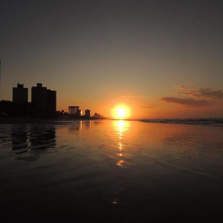Apartamento Temporada Pe Na Areia Mongaguá Екстериор снимка